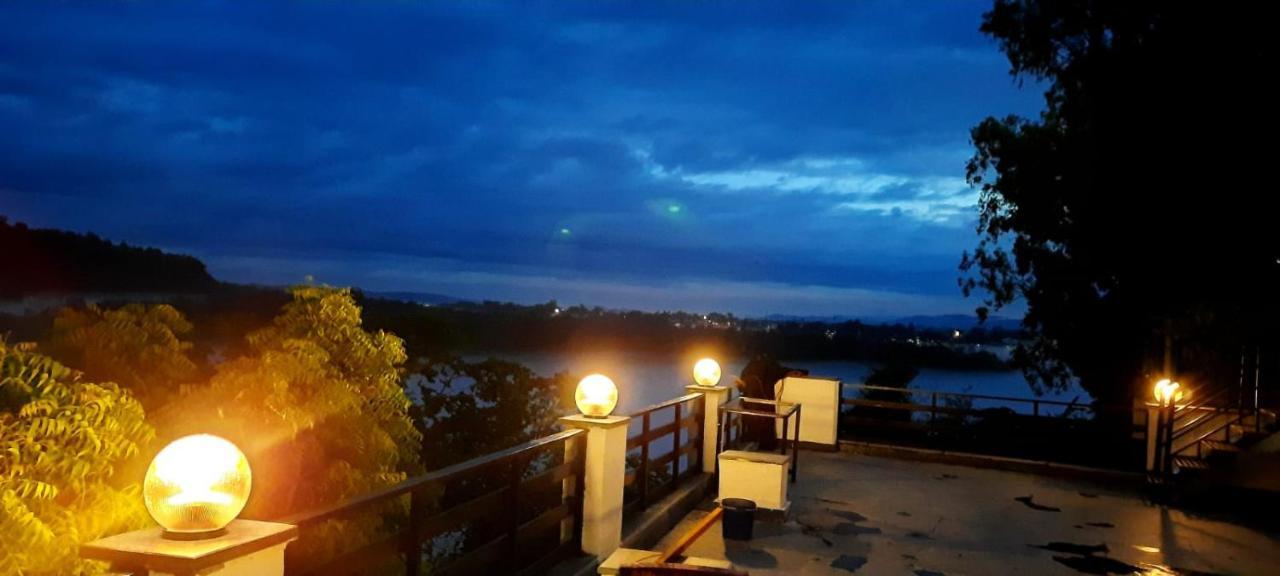 Meeram Ganga, A Heritage Stay By The Ganges At Triveni Ghat Risikés Kültér fotó