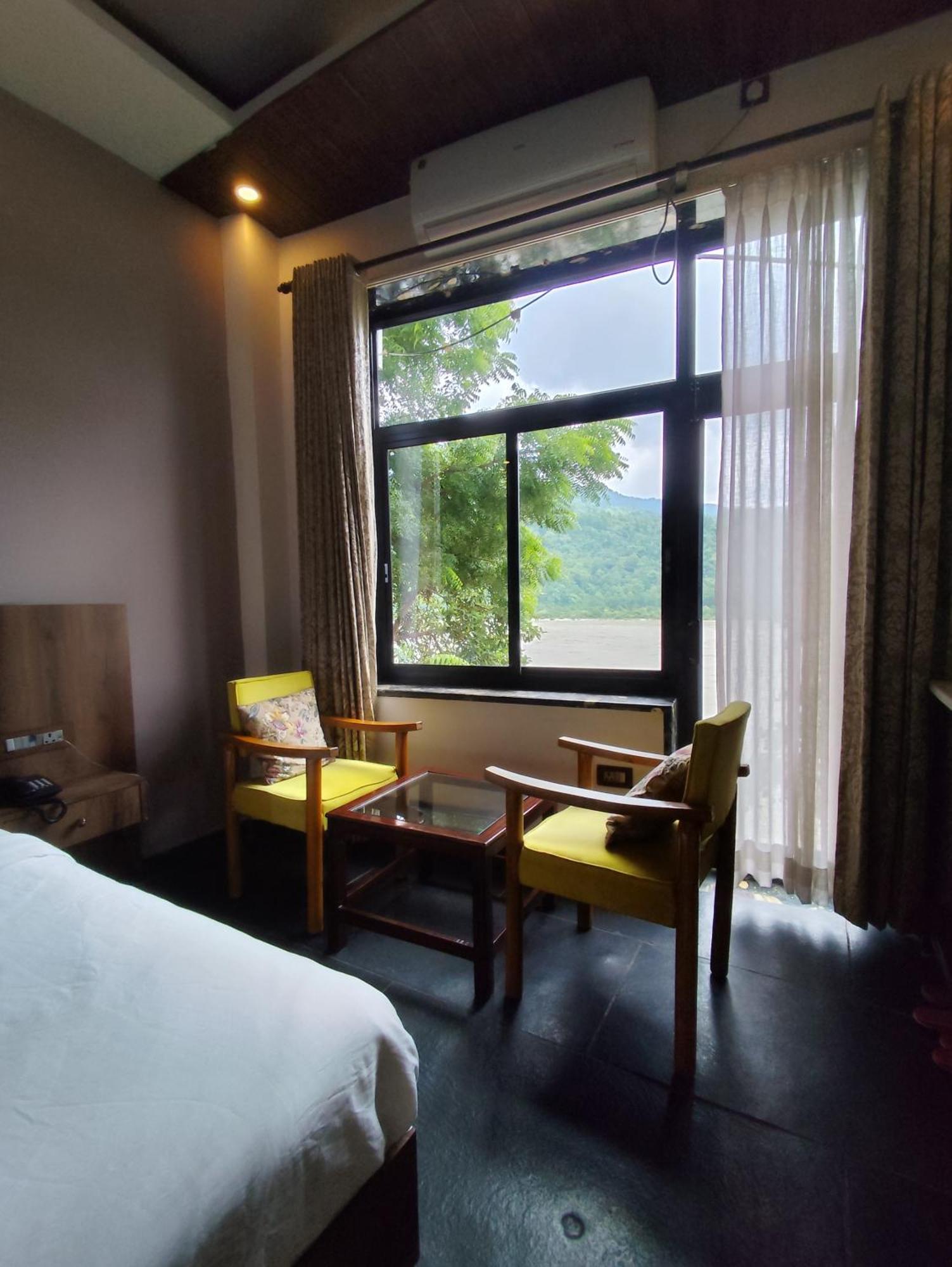 Meeram Ganga, A Heritage Stay By The Ganges At Triveni Ghat Risikés Kültér fotó